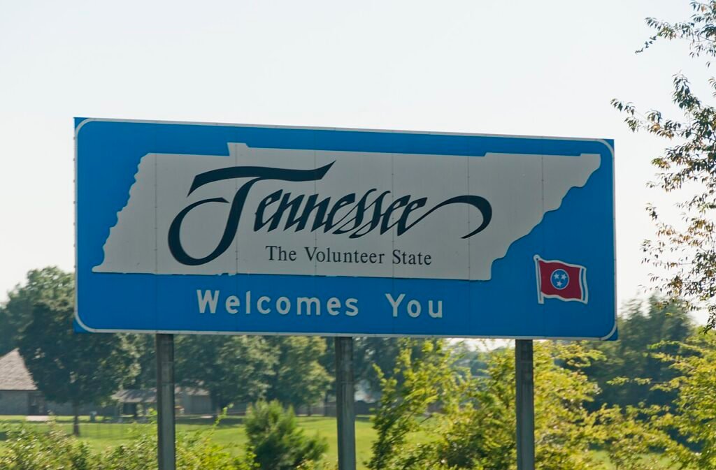 Roadside sign reading Tennessee Welcomes You on an interstate highway