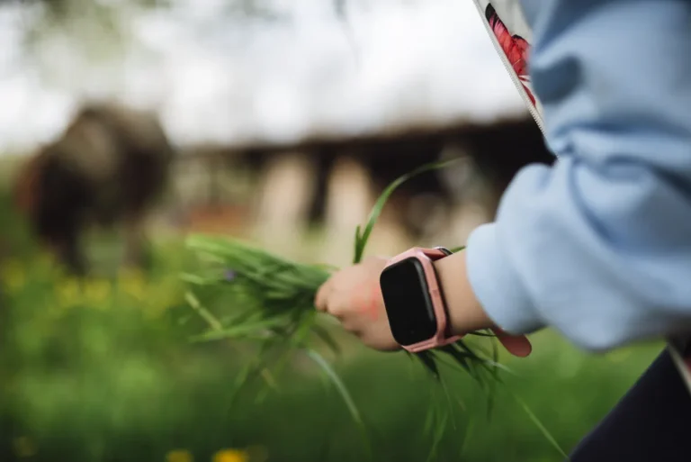 GPS Watches for Kids Compared: Battery, Range, and Privacy