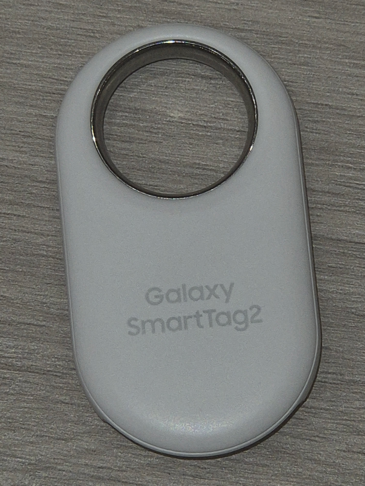 Samsung SmartTag2 vs Apple AirTag: specs side by side